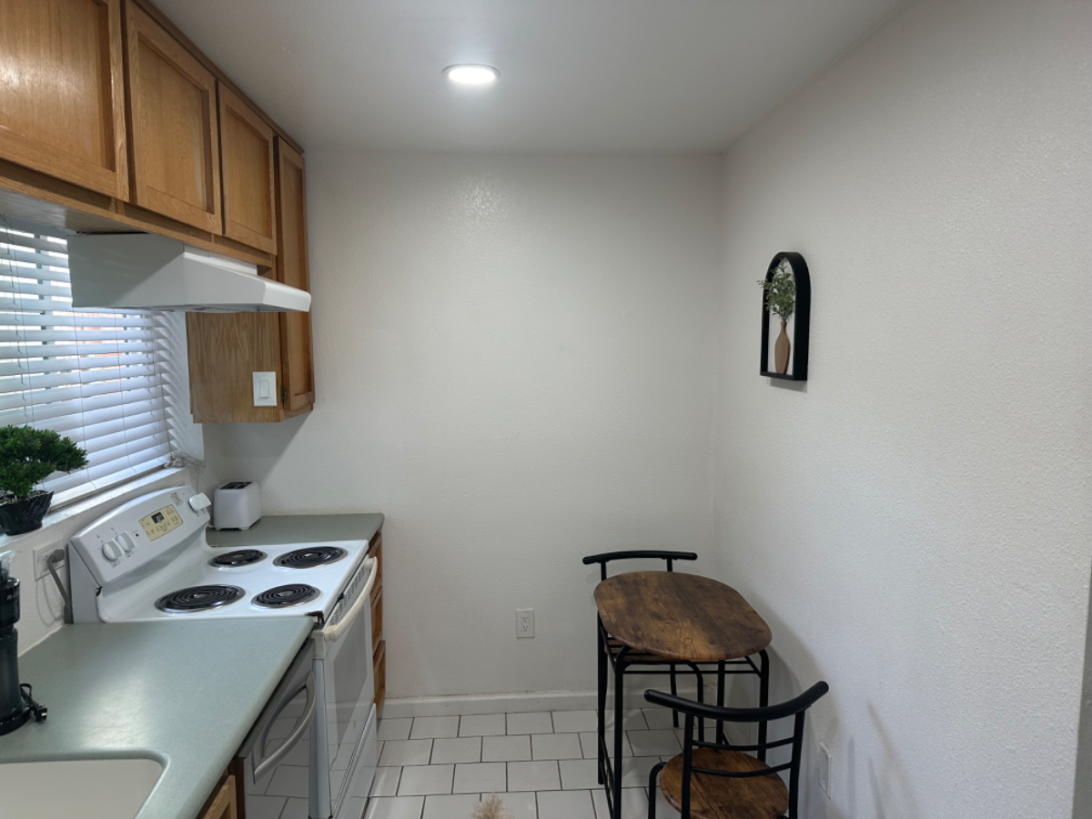 Sacramento Gem - Deluxe Studio Oasis with Urban Flair - Photo 4