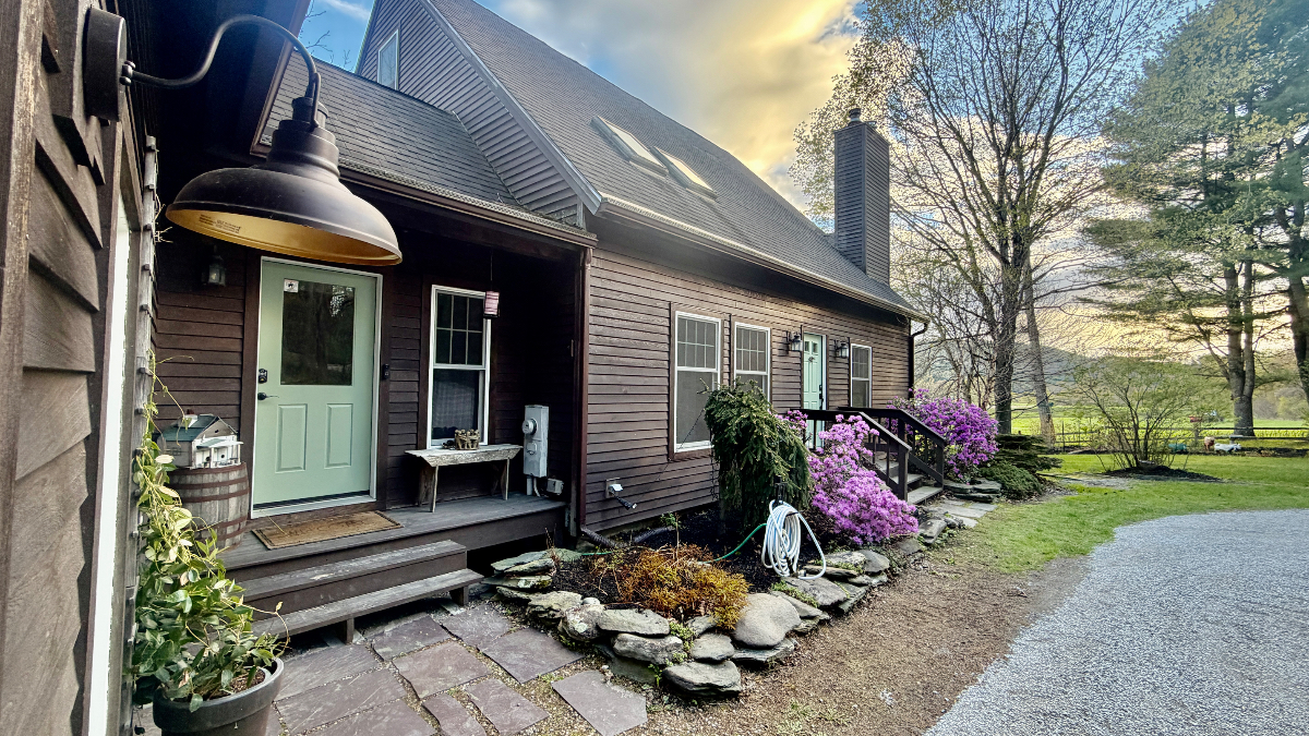 Large Bdrm/Bath in Home Share/Country Setting & 30 Min. To BTV - Photo 8