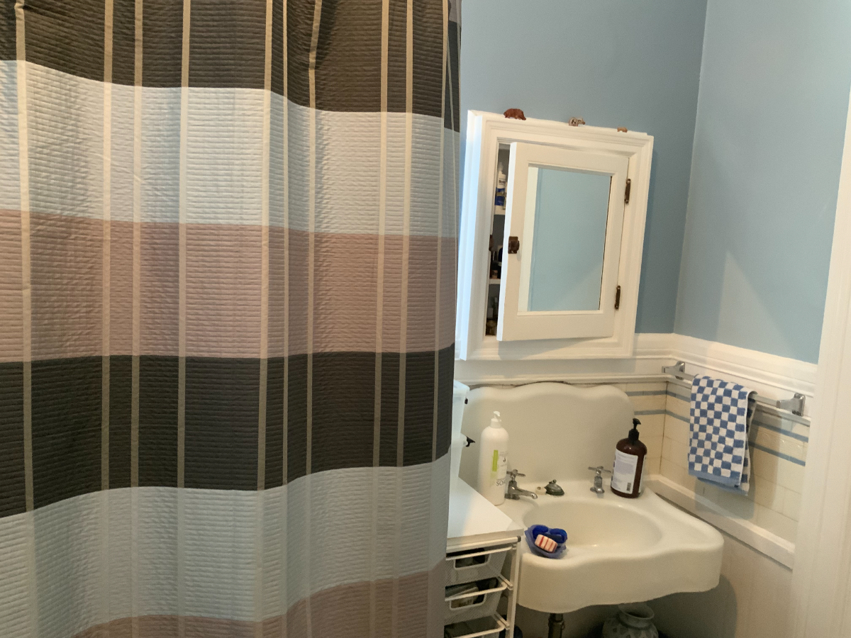 Comfortable, stylish room in Victorian Flat near Alamo Sq, street parking only, shared bathroom. Not suitable for WFH. - Photo 6