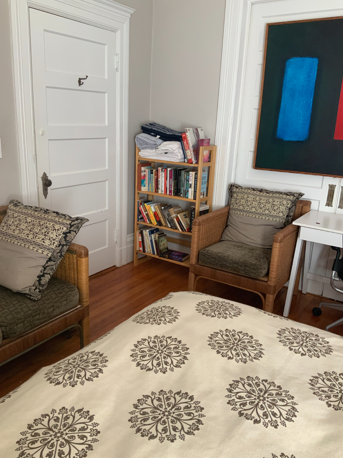 Comfortable, stylish room in Victorian Flat near Alamo Sq, street parking only, shared bathroom. Not suitable for WFH. - Photo 2