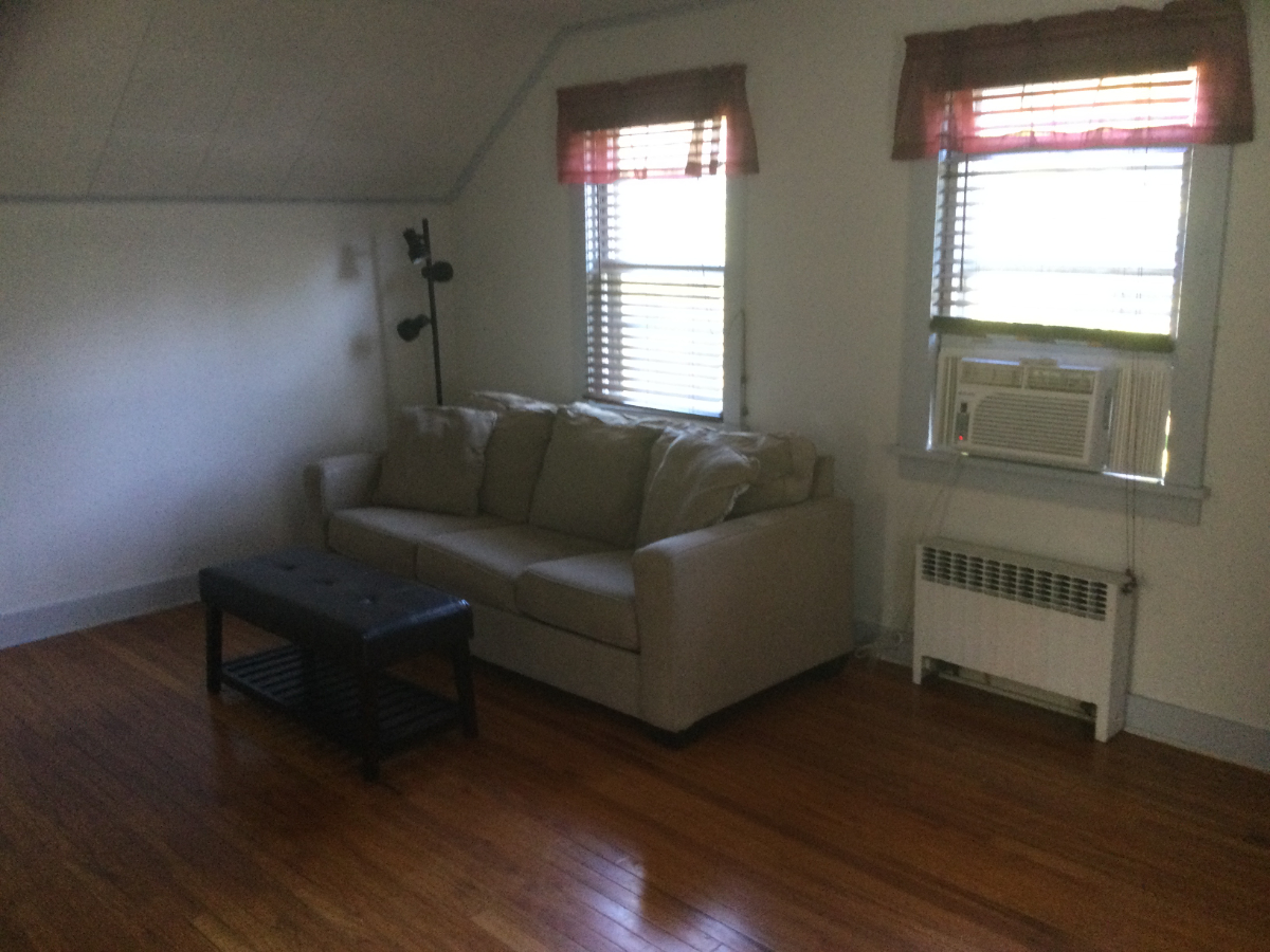 Experience Serenity and Modern Comfort in Idyllic Hudson, New York - Photo 2
