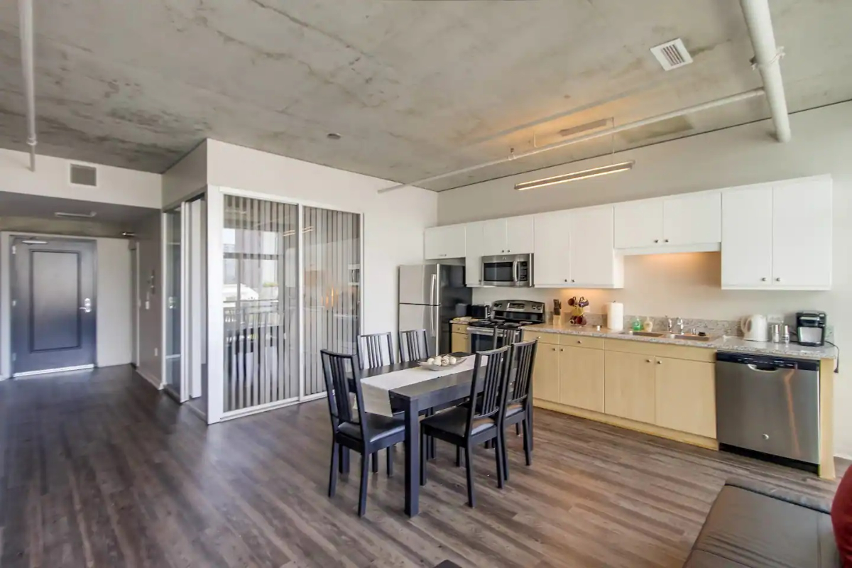 Cozy 2 Bedroom Downtown Loft Close to Gaslamp and East Village with Views - Photo 5