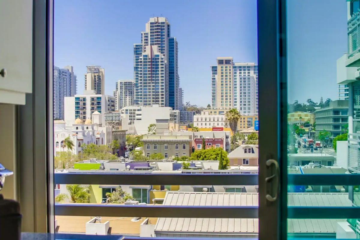 Cozy 2 Bedroom Downtown Loft Close to Gaslamp and East Village with Views - Photo 2
