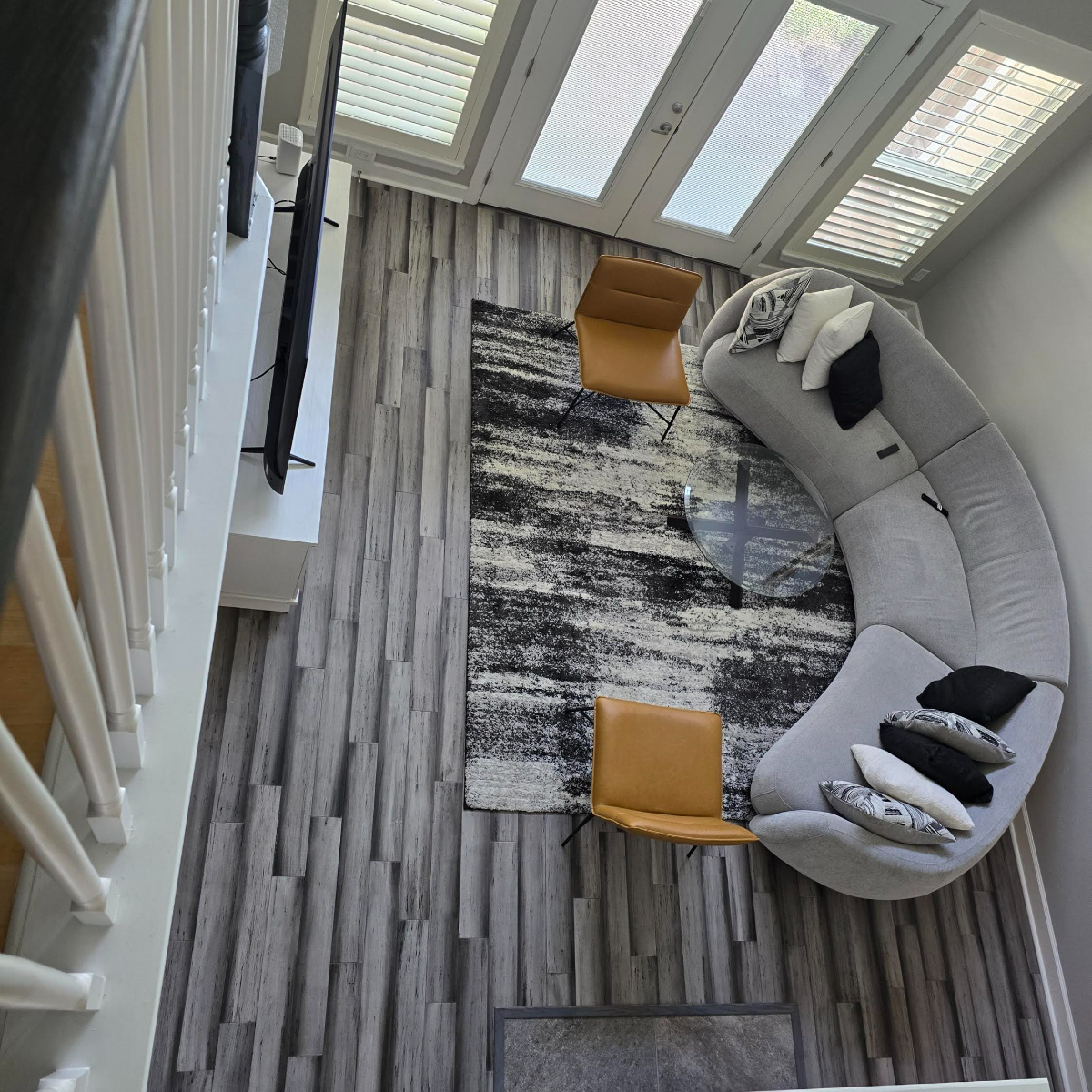 Bright and Spacious 3-Bedroom Home with Modern Comforts and Charming Outdoor Space - Photo 4