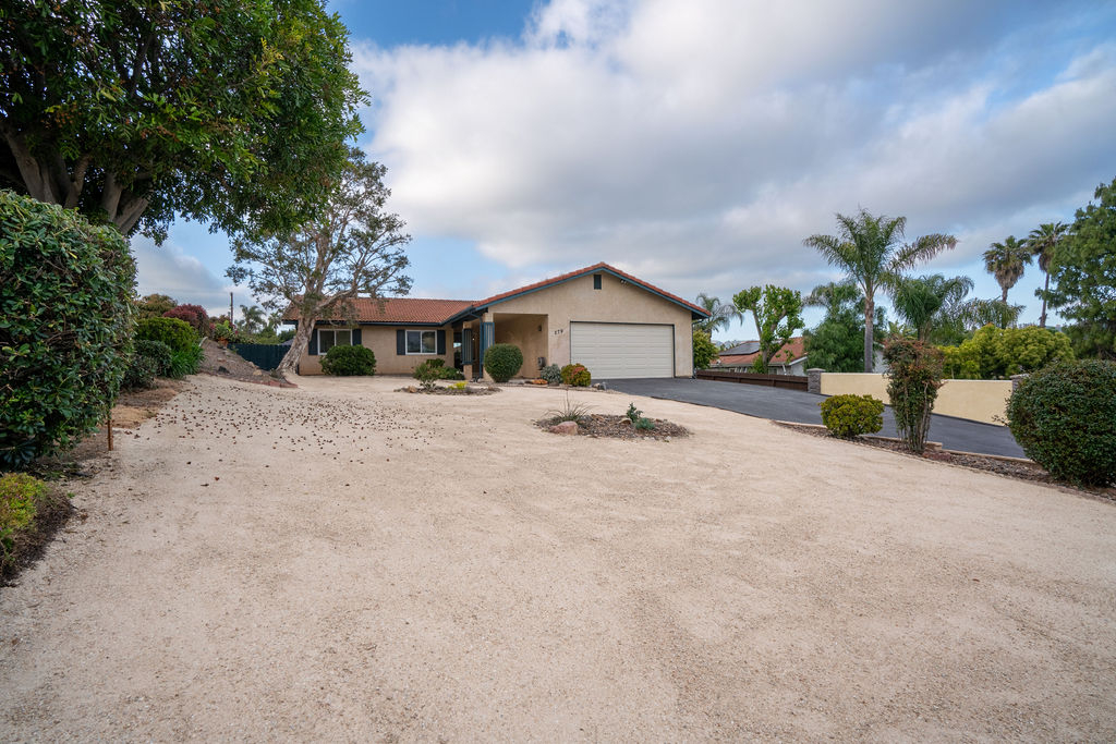 Newly Remodeled Spacious 3 Bdr, 2 Bathroom Home in Quiet, Serene Vista Neighborhood - Photo 2
