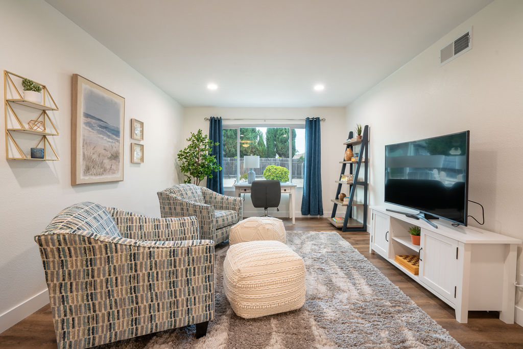 Newly Remodeled Spacious 3 Bdr, 2 Bathroom Home in Quiet, Serene Vista Neighborhood - Photo 3