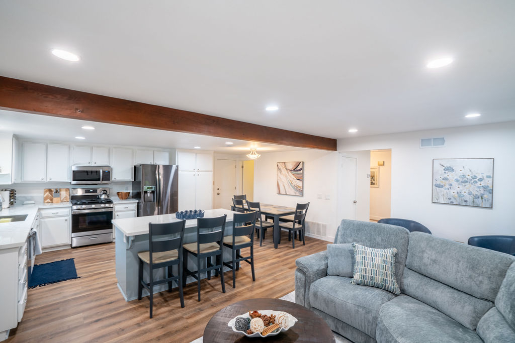 Newly Remodeled Spacious 3 Bdr, 2 Bathroom Home in Quiet, Serene Vista Neighborhood - Photo 6