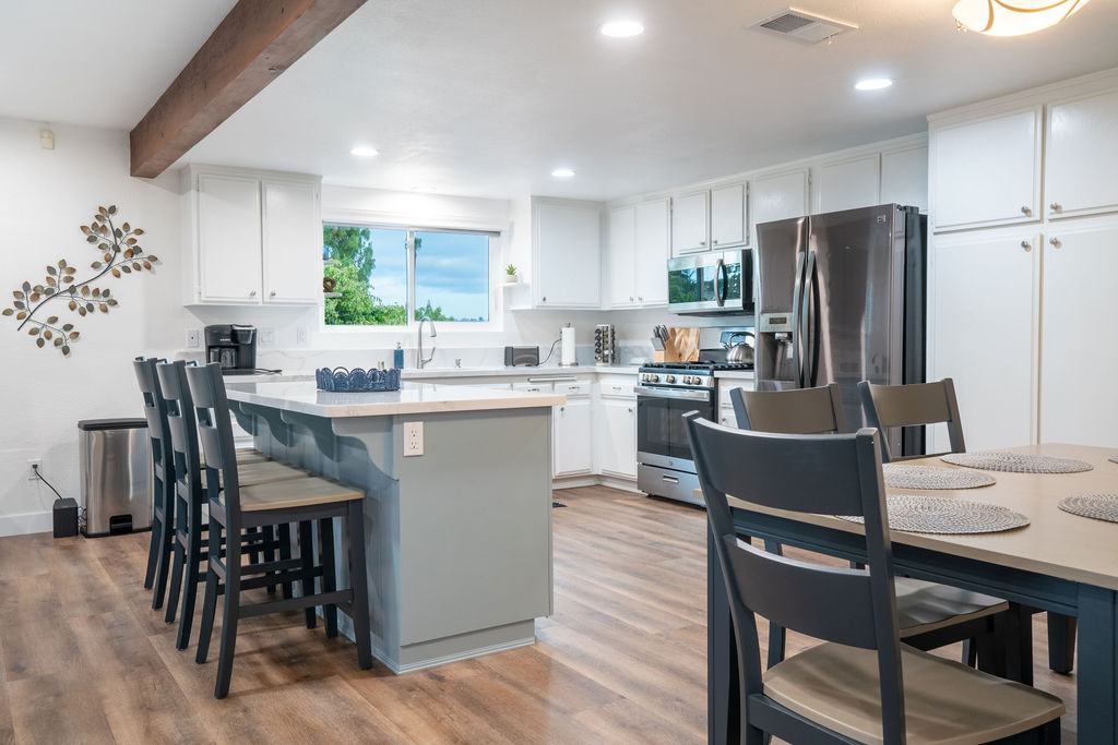 Newly Remodeled Spacious 3 Bdr, 2 Bathroom Home in Quiet, Serene Vista Neighborhood - Photo 1