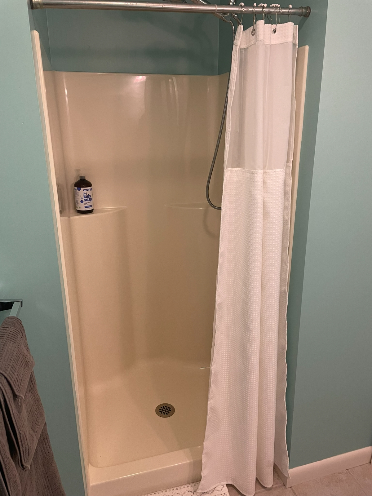 Private bedroom with bathroom in Townhouse with 1 Roommate - Photo 5