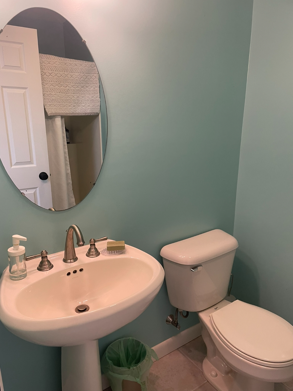 Private bedroom with bathroom in Townhouse with 1 Roommate - Photo 6