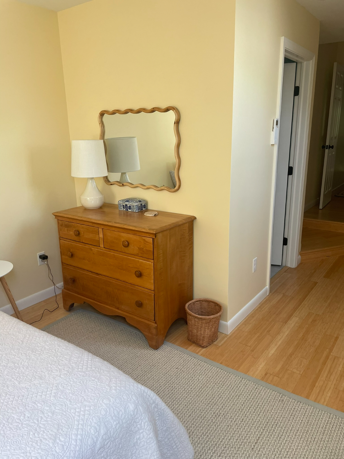 Private bedroom with bathroom in Townhouse with 1 Roommate - Photo 9