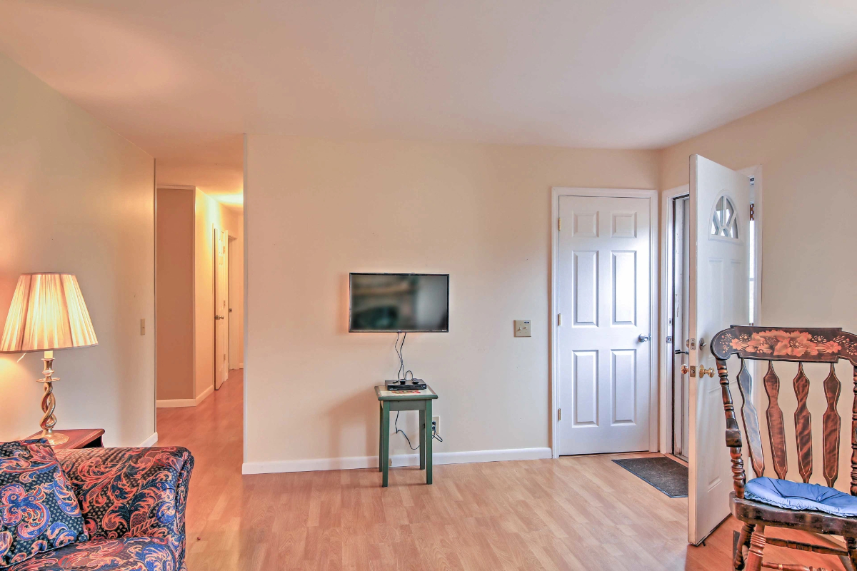 Tranquil 3-Bedroom Home with Modern Comforts - Perfect for Nurses and Baseball Enthusiasts - Photo 5