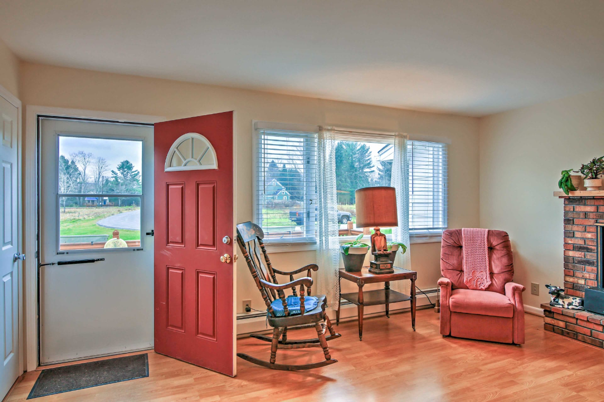Tranquil 3-Bedroom Home with Modern Comforts - Perfect for Nurses and Baseball Enthusiasts - Photo 2