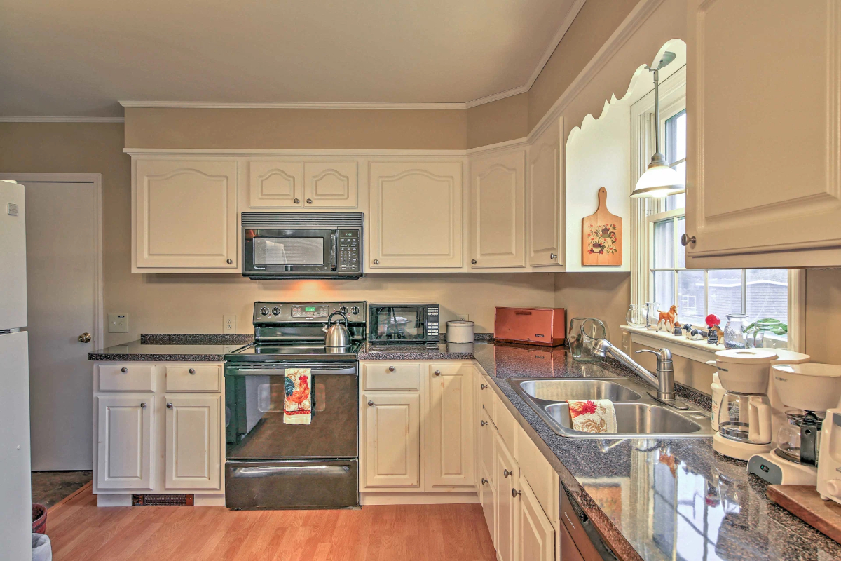Tranquil 3-Bedroom Home with Modern Comforts  - Perfect for Nurses and Baseball Enthusiasts - Photo 9