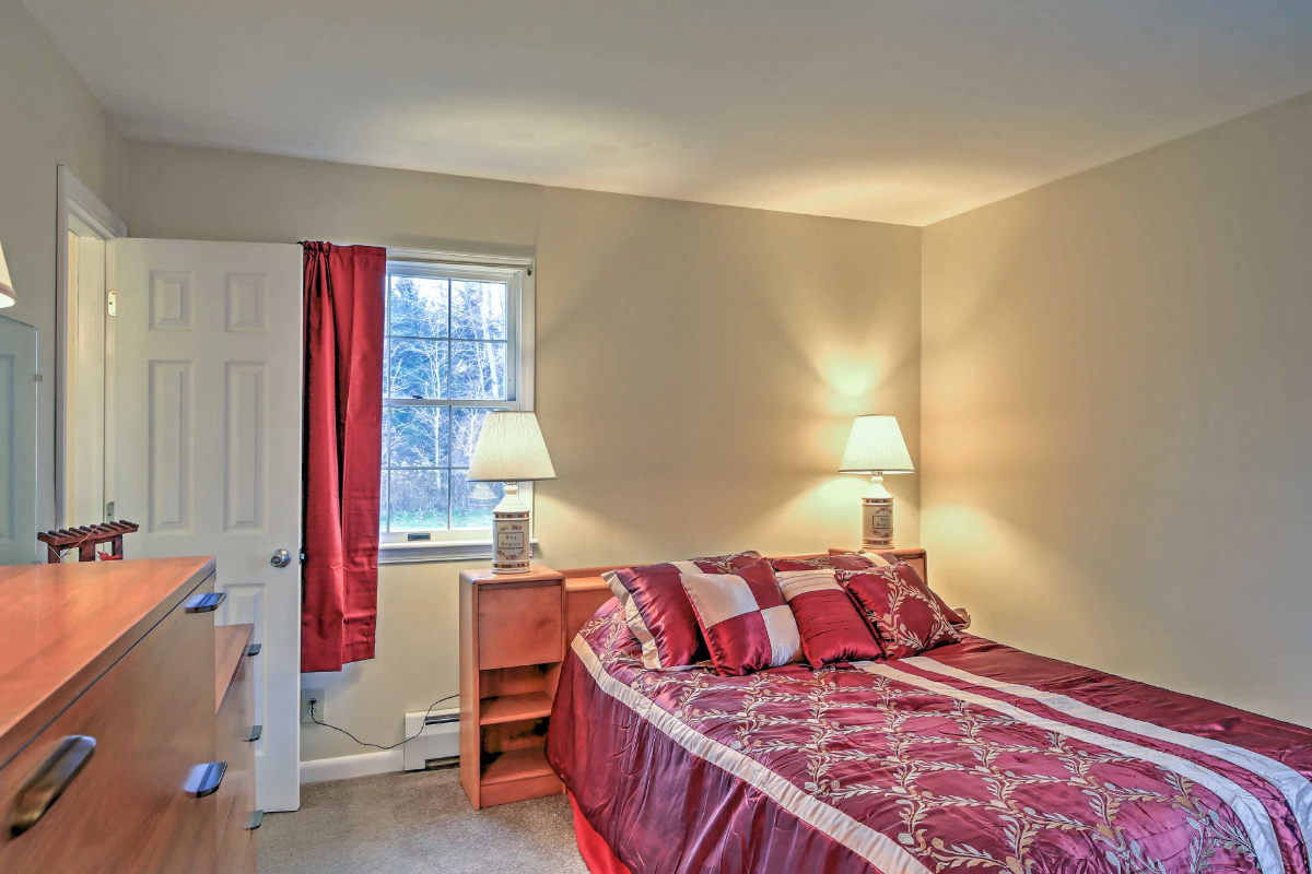 Tranquil 3-Bedroom Home with Modern Comforts  - Perfect for Nurses and Baseball Enthusiasts - Photo 12