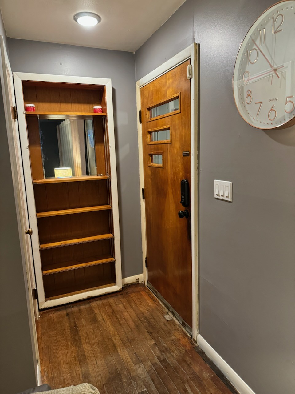 Entire house - Charming Syracuse Nest Cozy 2BR Wood-Floored Home with Modern Comforts, Entertainment - Photo 5