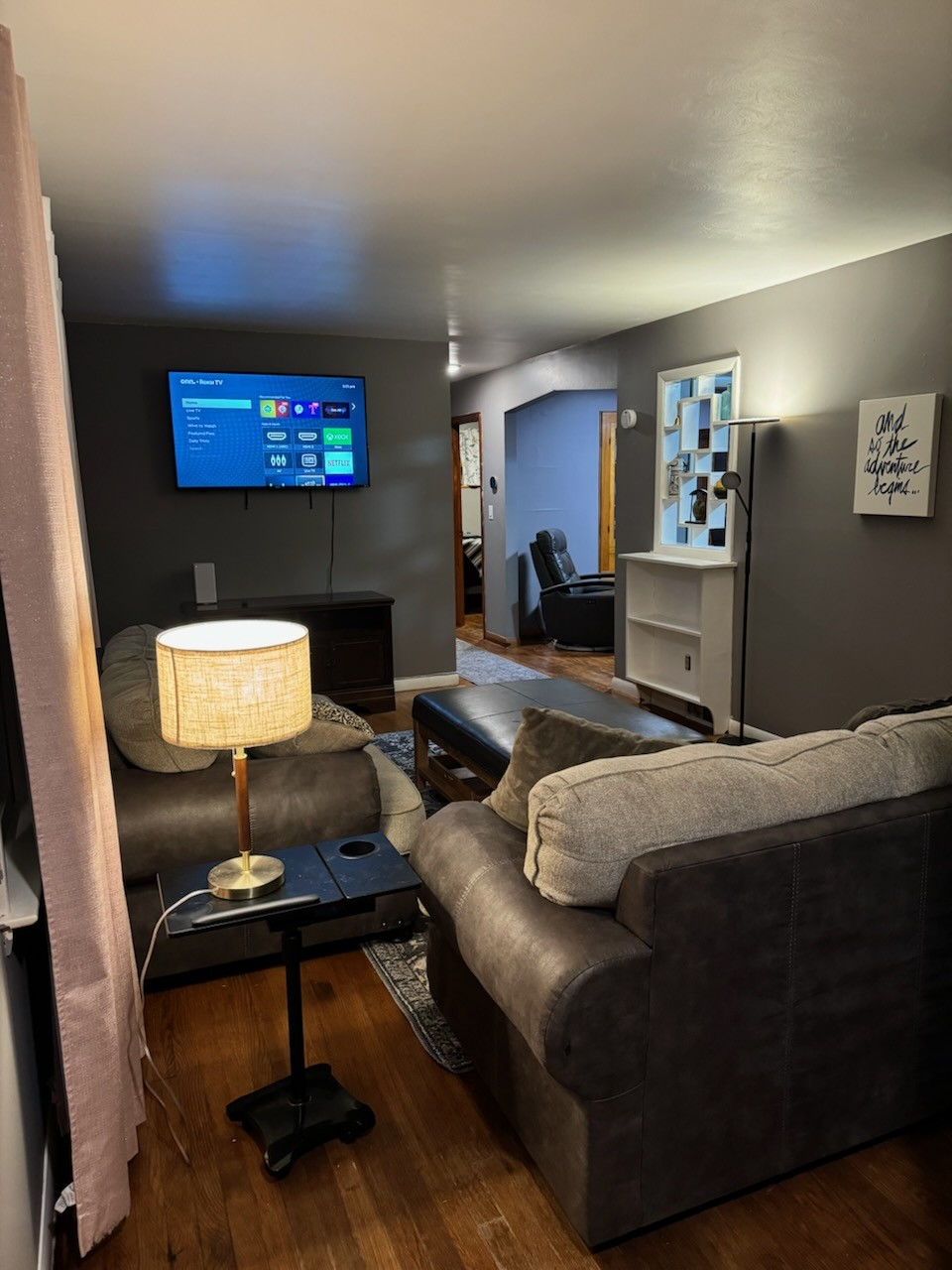 Entire house - Charming Syracuse Nest Cozy 2BR Wood-Floored Home with Modern Comforts, Entertainment - Photo 3