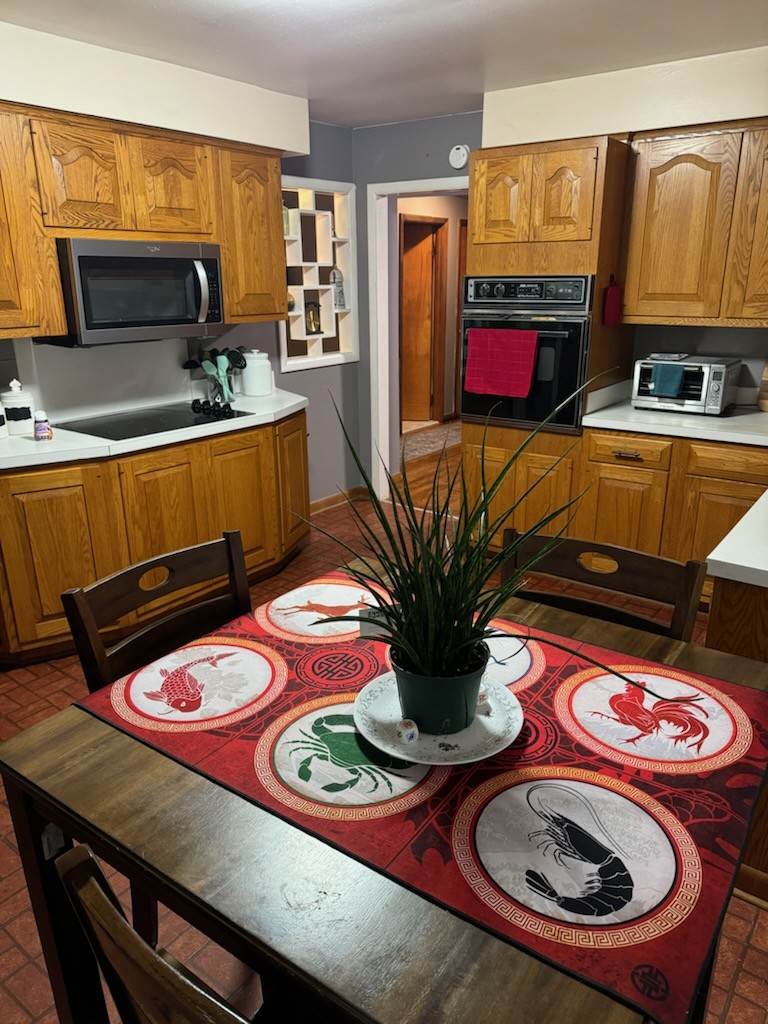Entire house - Charming Syracuse Nest Cozy 2BR Wood-Floored Home with Modern Comforts, Entertainment - Photo 8