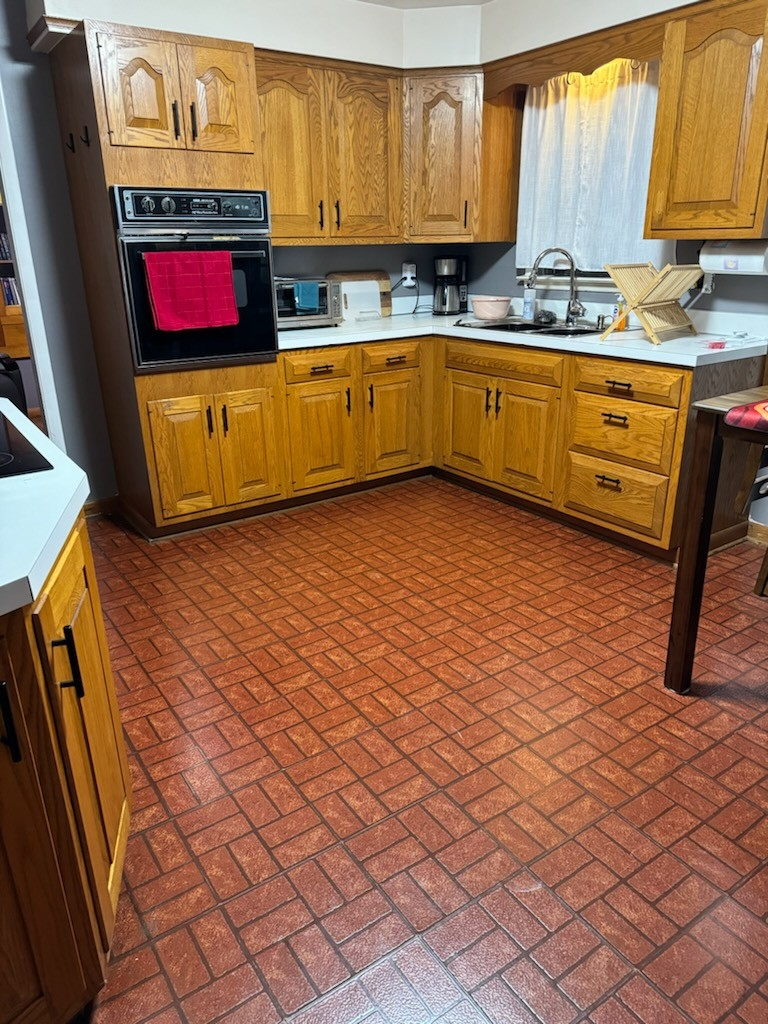 Entire house - Charming Syracuse Nest Cozy 2BR Wood-Floored Home with Modern Comforts, Entertainment - Photo 7