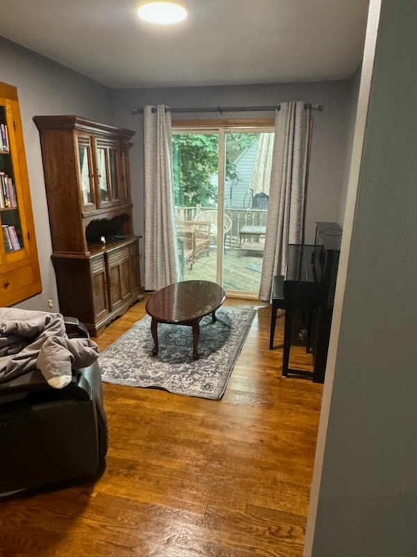 Entire house - Charming Syracuse Nest Cozy 2BR Wood-Floored Home with Modern Comforts, Entertainment - Photo 12