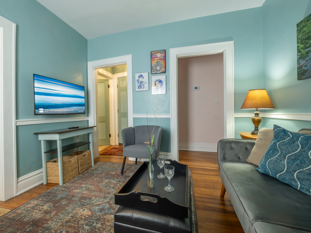 Two Twelve Temple Apartment 2 - Photo 2