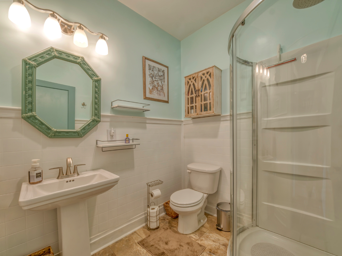 Two Twelve Temple Apartment 2 - Photo 6