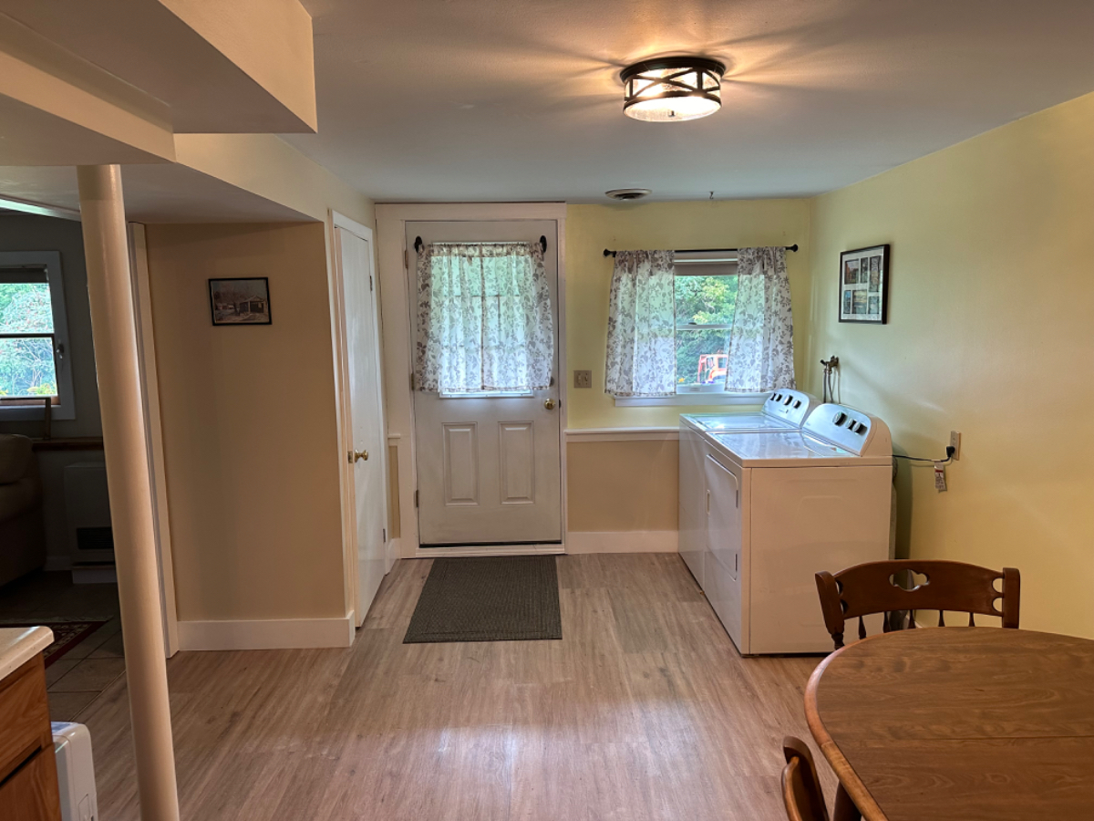 Large One-Bedroom Apartment in Charlotte - Photo 3