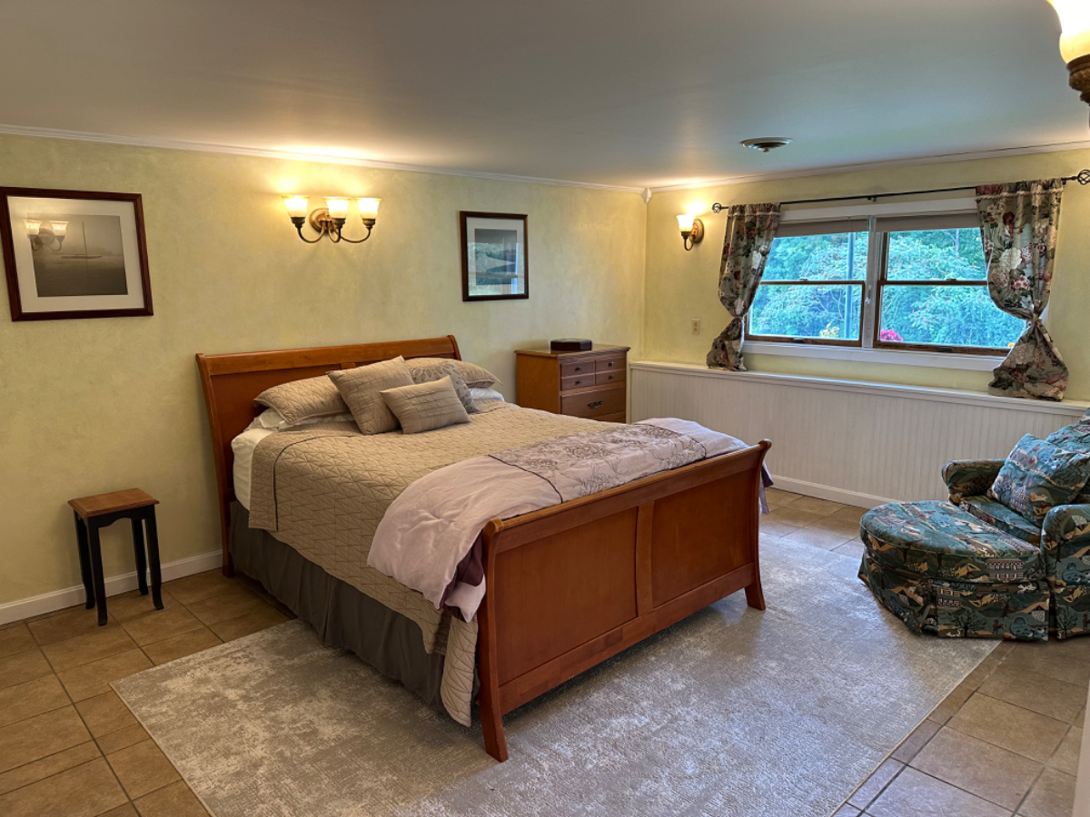 Large One-Bedroom Apartment in Charlotte - Photo 5
