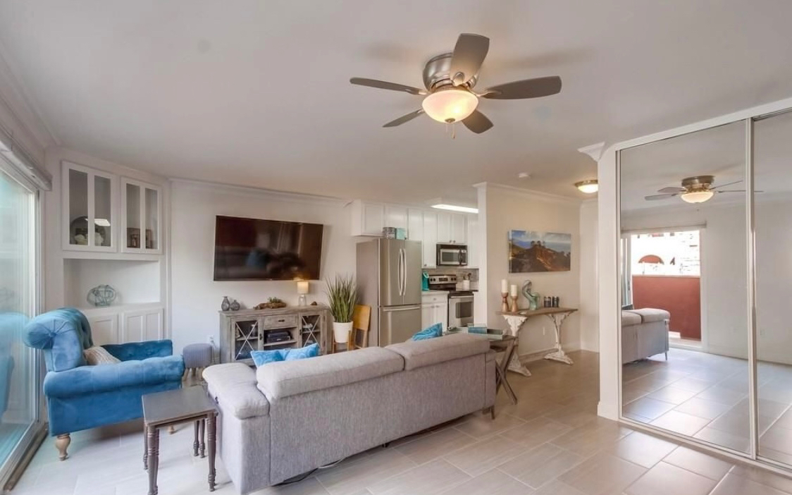 Stylish Studio Retreat with Prime Amenities, Steps from Tourmaline Beach - Photo 3