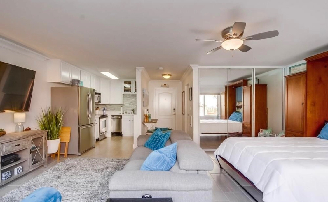 Stylish Studio Retreat with Prime Amenities, Steps from Tourmaline Beach - Photo 2