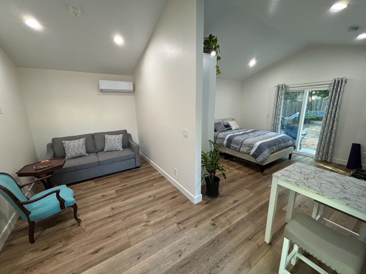 Cute Palms/Culver City Entire Back House (3- to 4-MONTH RENTAL ONLY, AVAILABLE STARTING JAN 15) - Photo 5