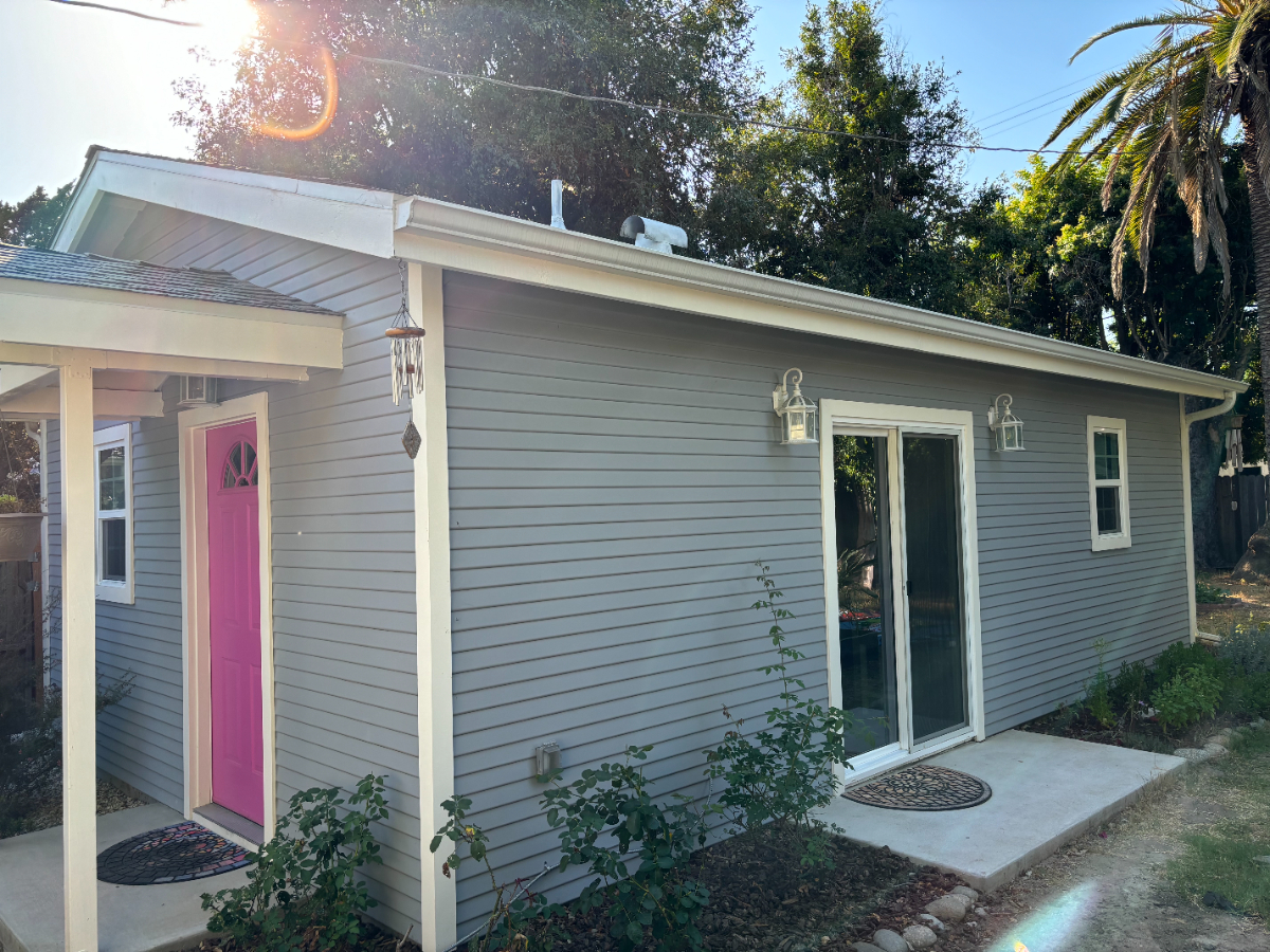 Cute Palms/Culver City Entire Back House (3- to 4-MONTH RENTAL ONLY, AVAILABLE STARTING JAN 15) - Photo 2