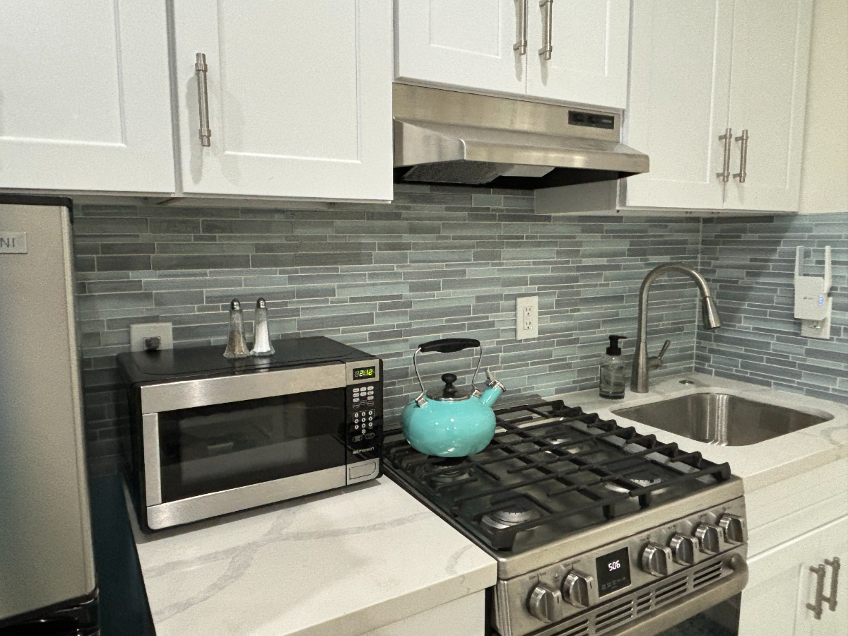 Cute Palms/Culver City Entire Back House (3- to 4-MONTH RENTAL ONLY, AVAILABLE STARTING JAN 15) - Photo 4