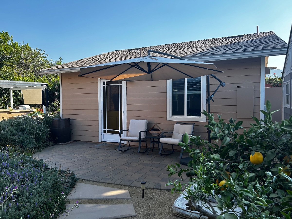 Spacious One-Bedroom Guest House with Modern Amenities - Photo 1