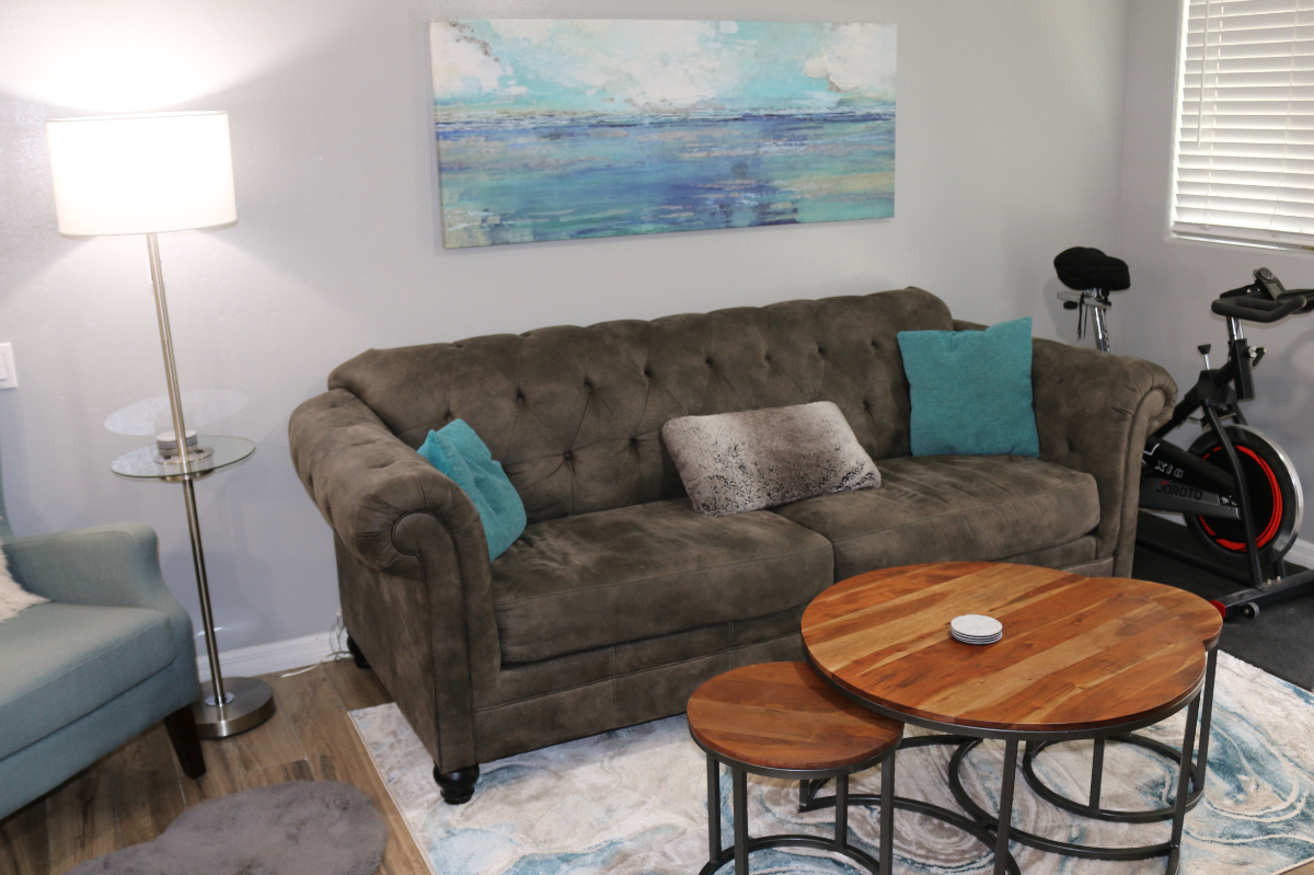 Beautiful Condo in Clairemont - Prime Location - Photo 3