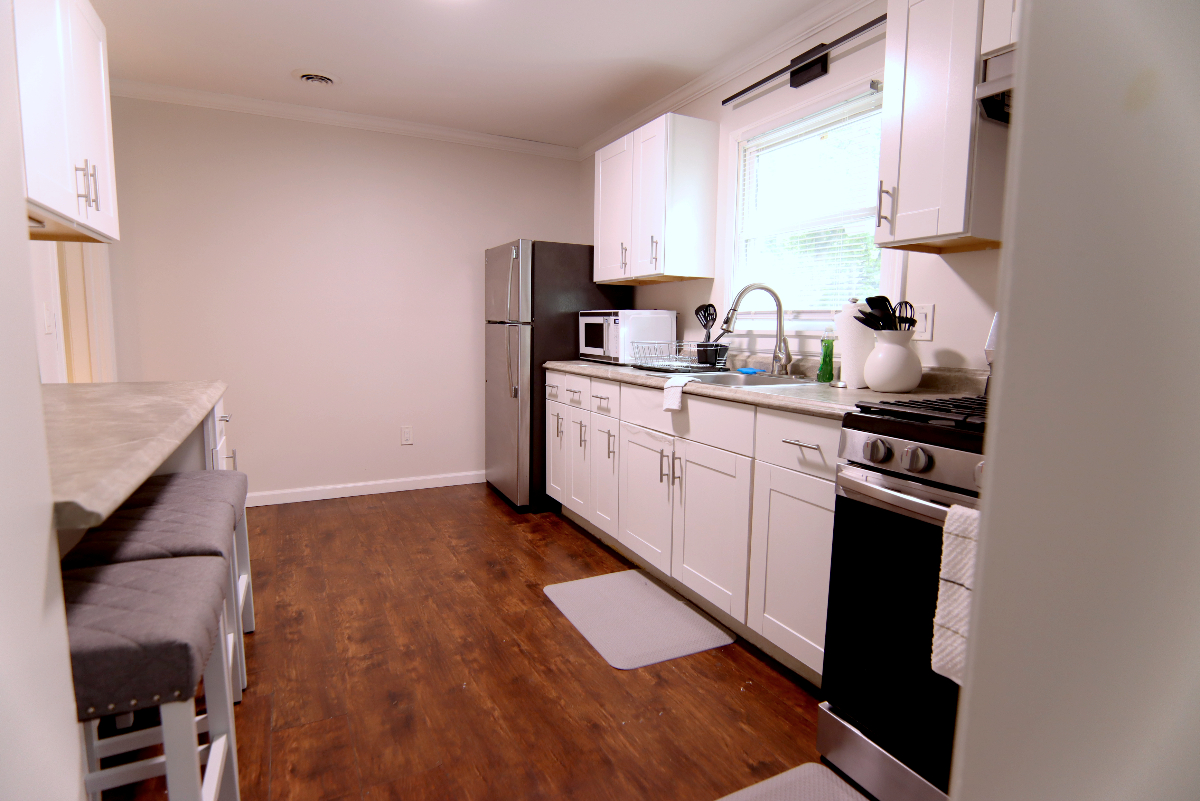 Cozy 1/1 apartment Pet Friendly - Photo 3