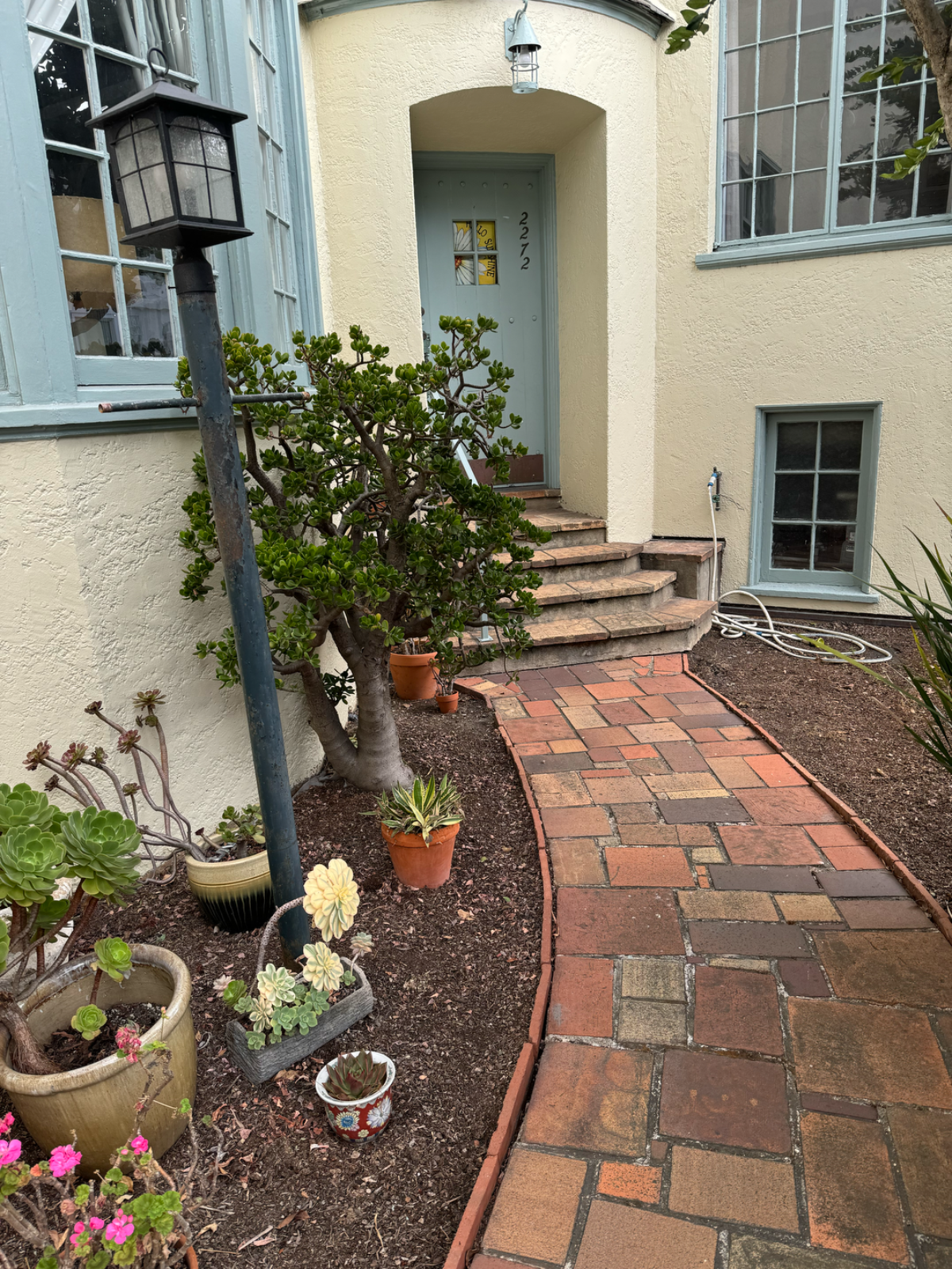 Coveted Deboce triangle studio - Photo 1