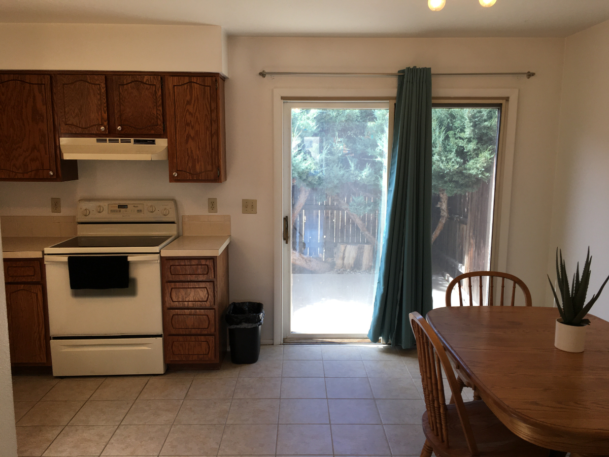 1,800sf  3 story 8 beds townhouse - Photo 5