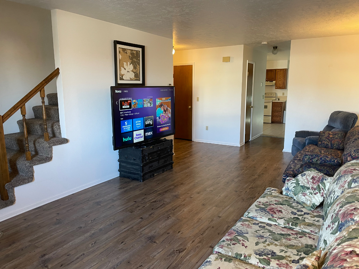 1,800sf 3 story 8 beds townhouse - Photo 1