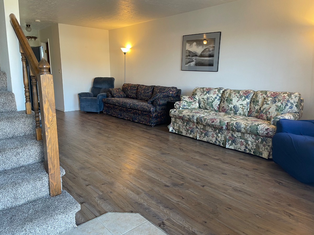 1,800sf 3 story 8 beds townhouse - Photo 2