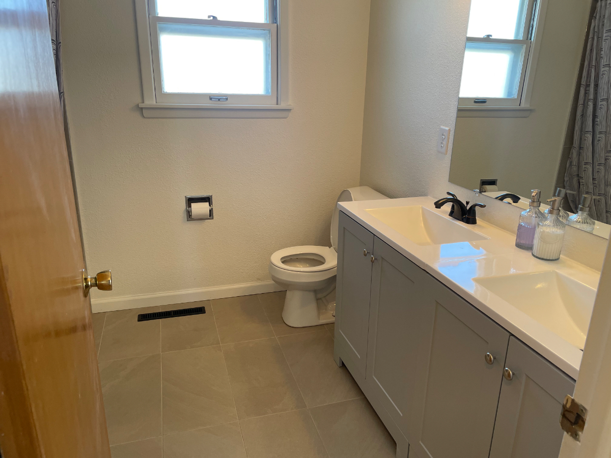 1,800sf  3 story 8 beds townhouse - Photo 7