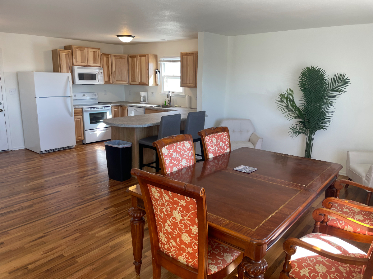 1,800sf 3 story 8 beds townhouse - Photo 1