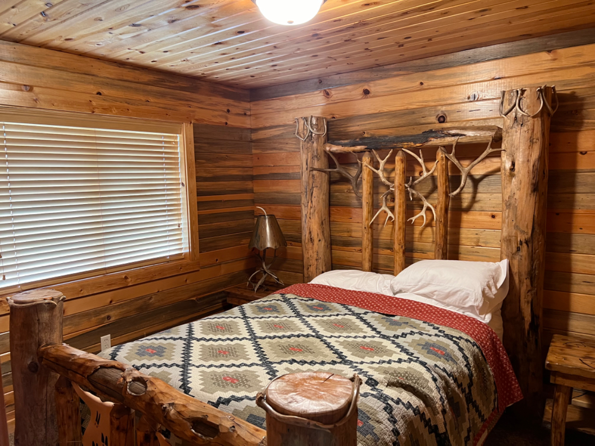 2 Bedroom Loft Cabin - Photo 2