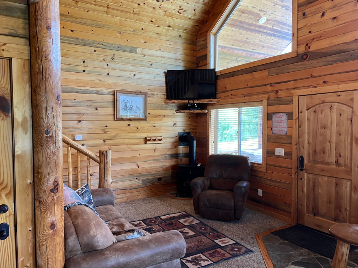 2 Bedroom Loft Cabin - Photo 3