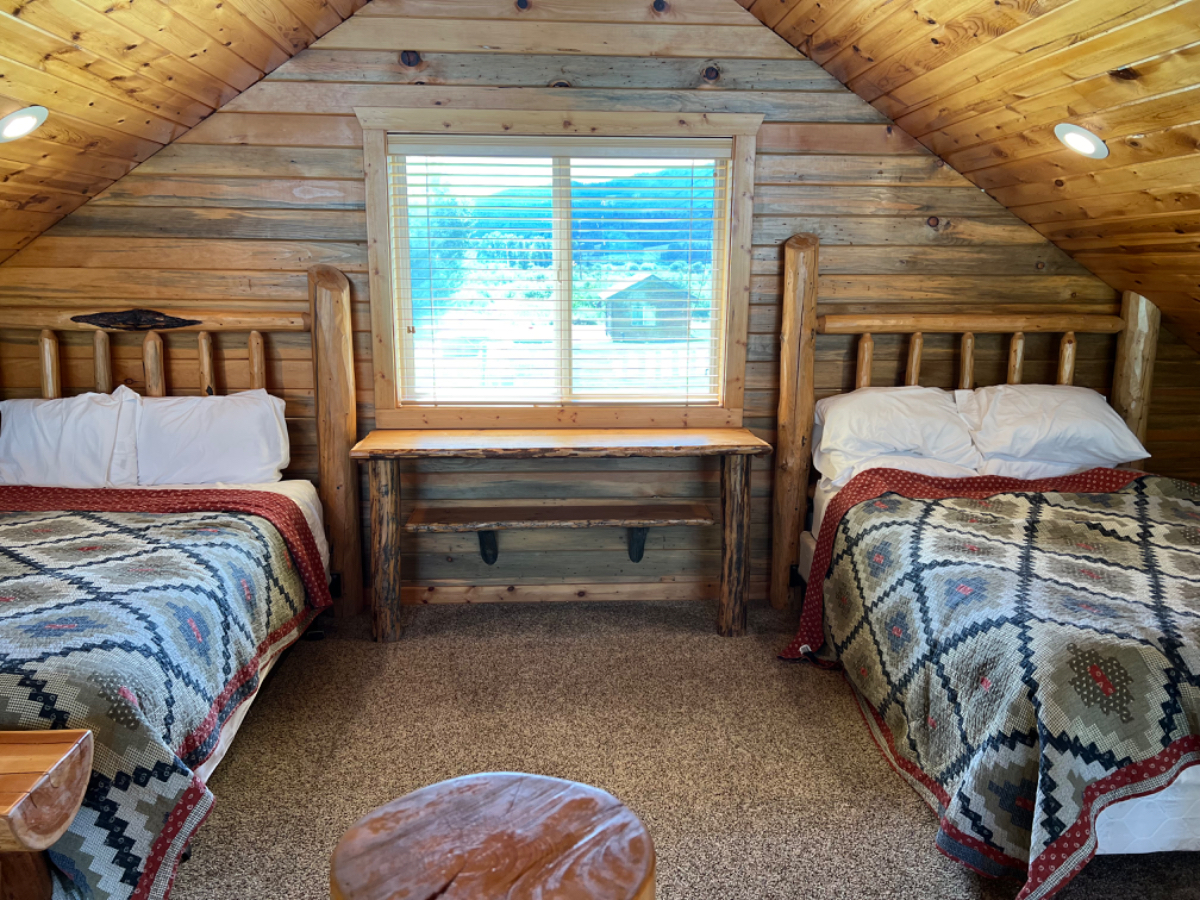2 Bedroom Loft Cabin - Photo 4