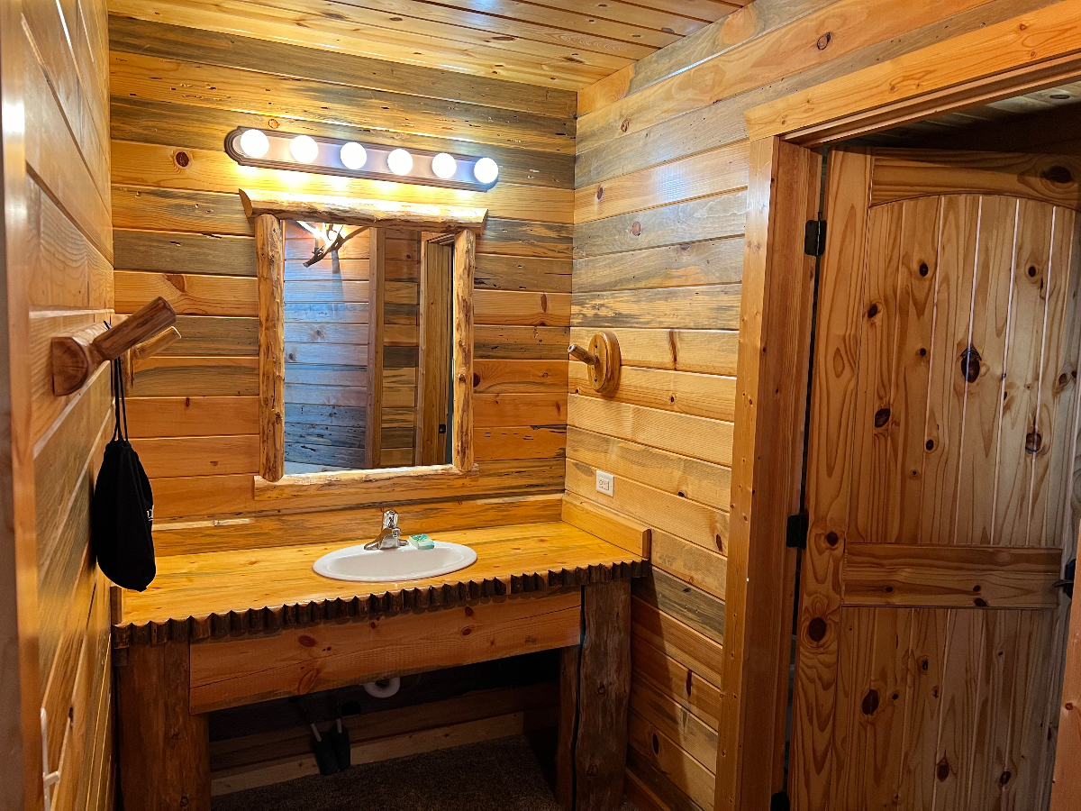 2 Bedroom Loft Cabin - Photo 5