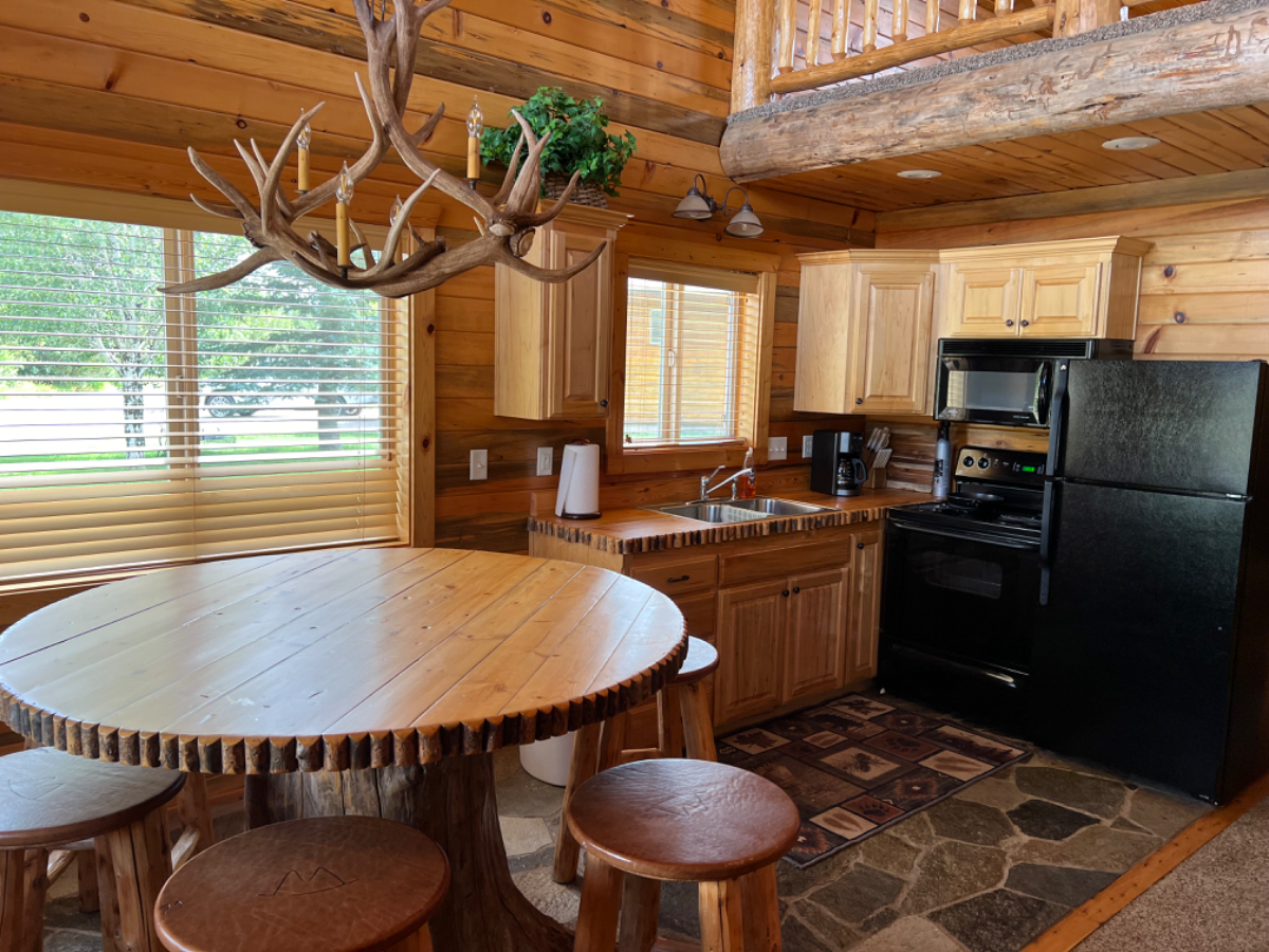 2 Bedroom Loft Cabin - Photo 8
