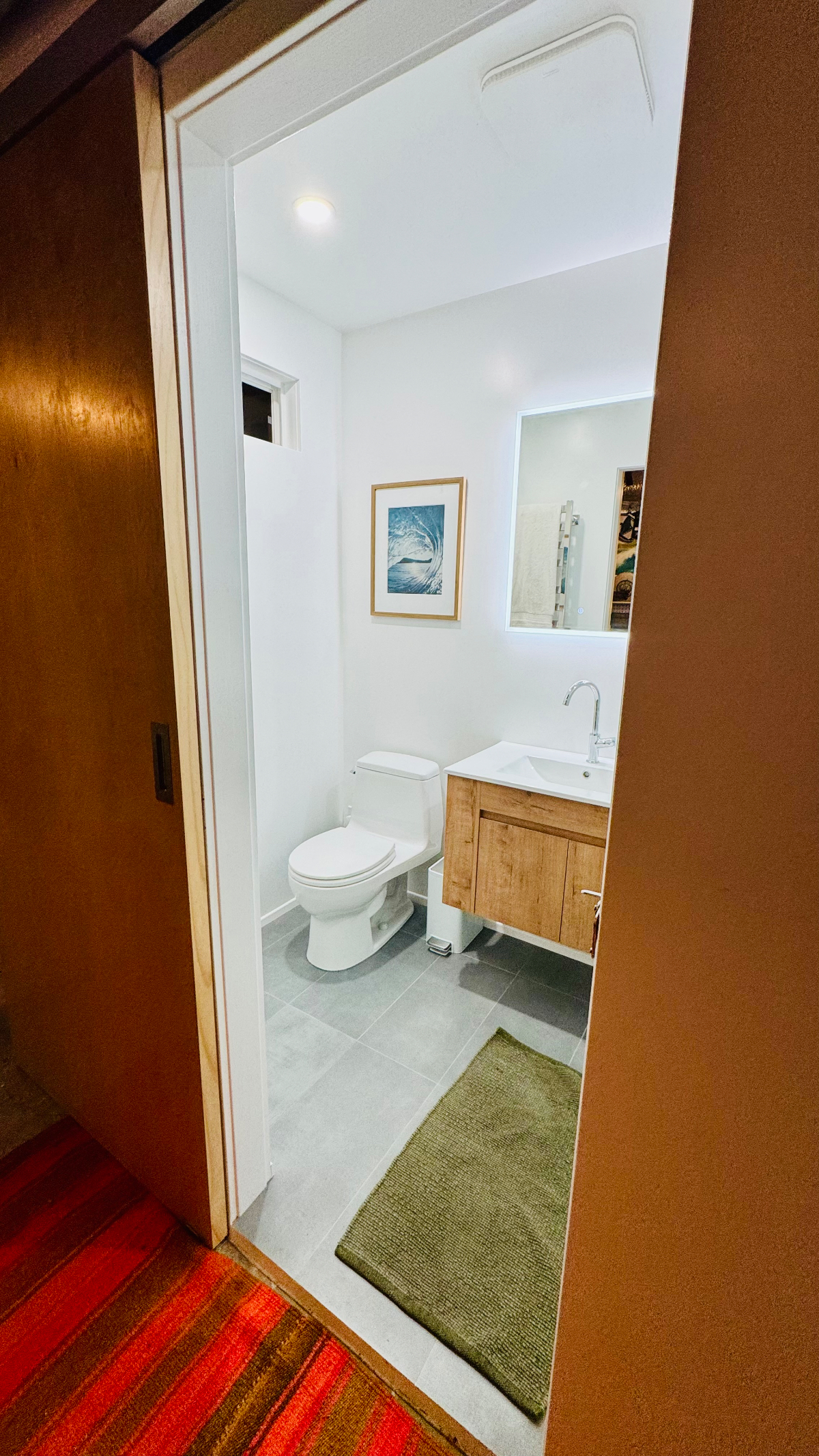 Beach and Parkside Studio with New Bathroom, Kitchenette, Fast WIFI and Backyard with Outdoor Shower and Firepit - Photo 5