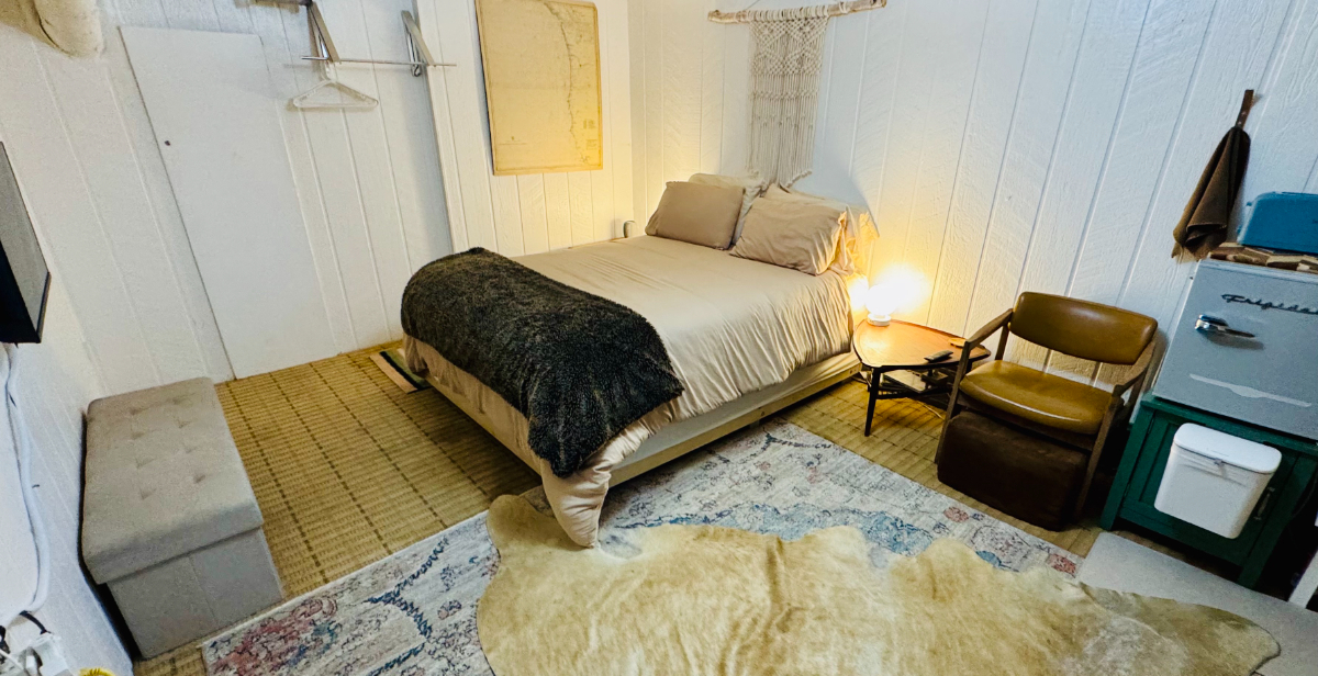Beach and Parkside Studio with New Bathroom, Kitchenette, Fast WIFI and Backyard with Outdoor Shower and Firepit - Photo 2
