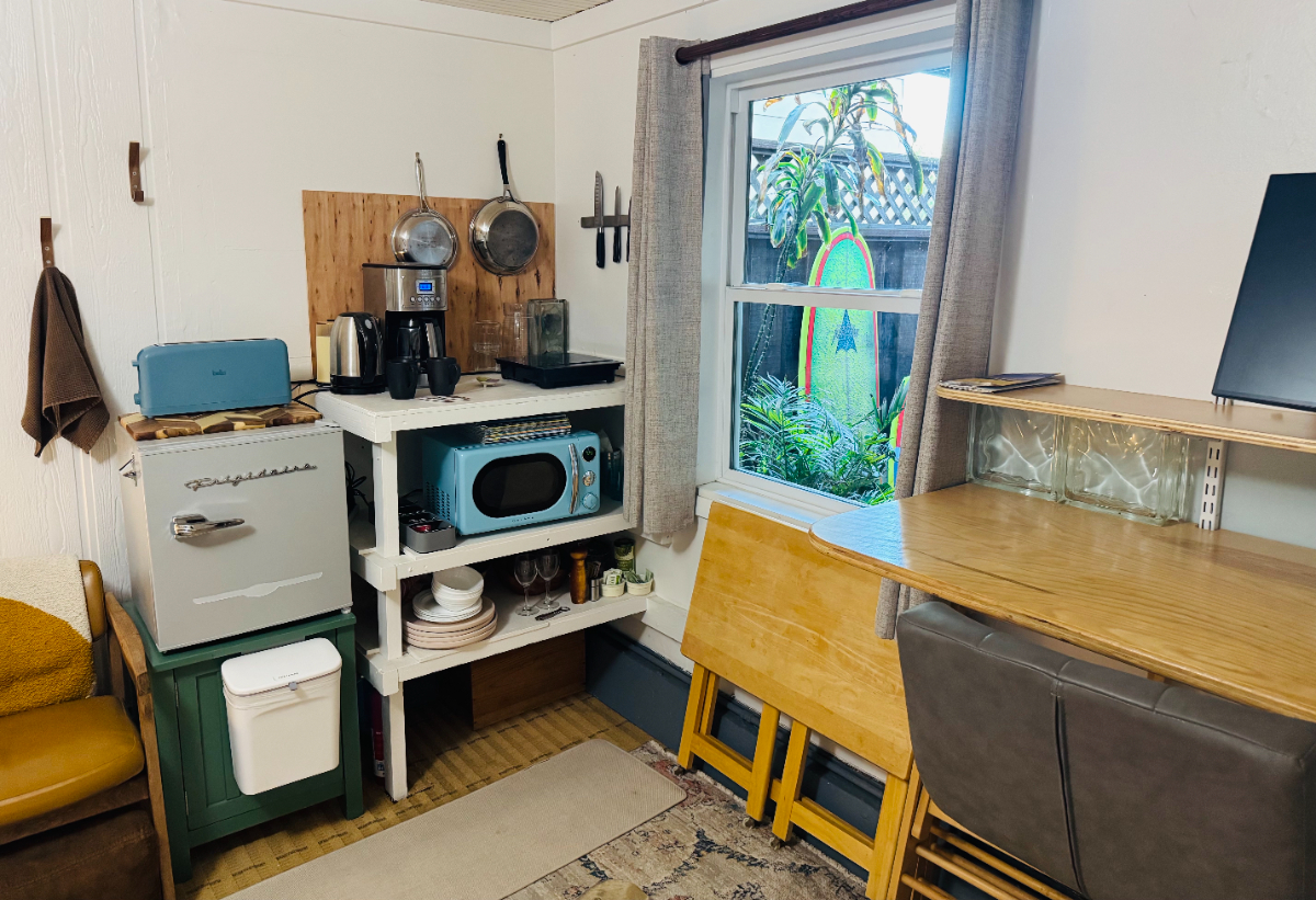 Beach and Parkside Studio with New Bathroom, Kitchenette, Fast WIFI and Backyard with Outdoor Shower and Firepit - Photo 3